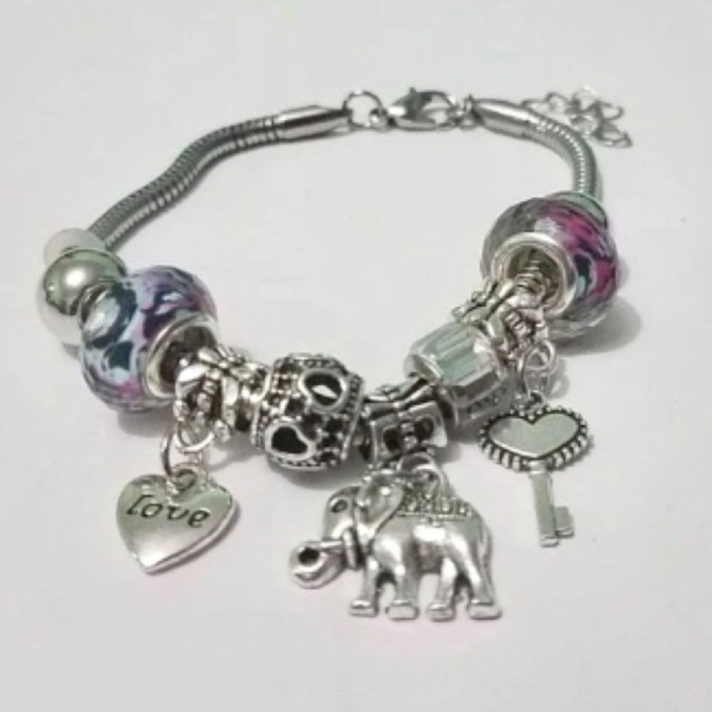 🐘‼️RE-STOCKED‼️🐘Elephant & Heart Charm Bracelet NWT - Picture 8 of 9